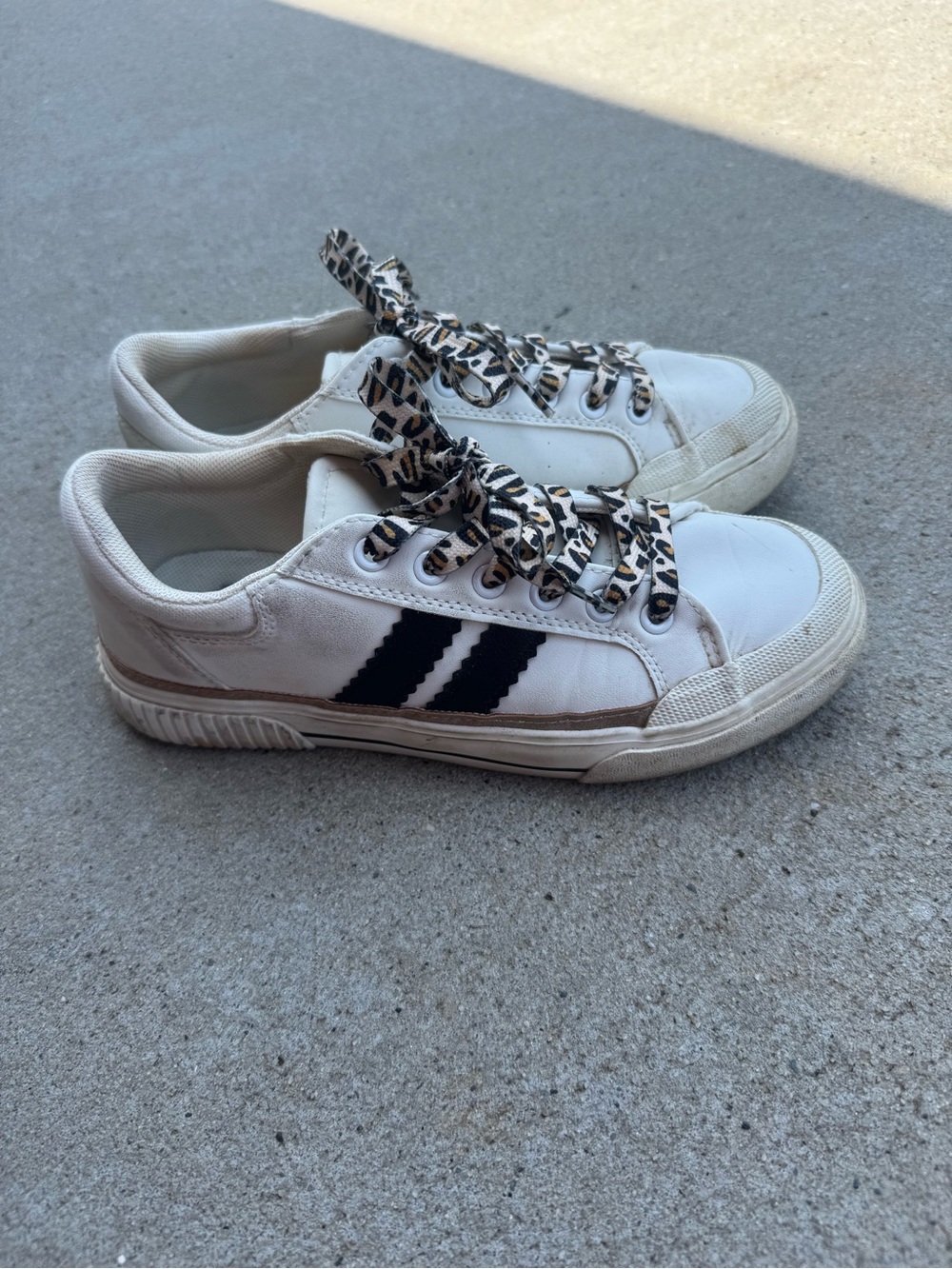 White Low-Top Sneakers with Black Stripes and Leopard Laces